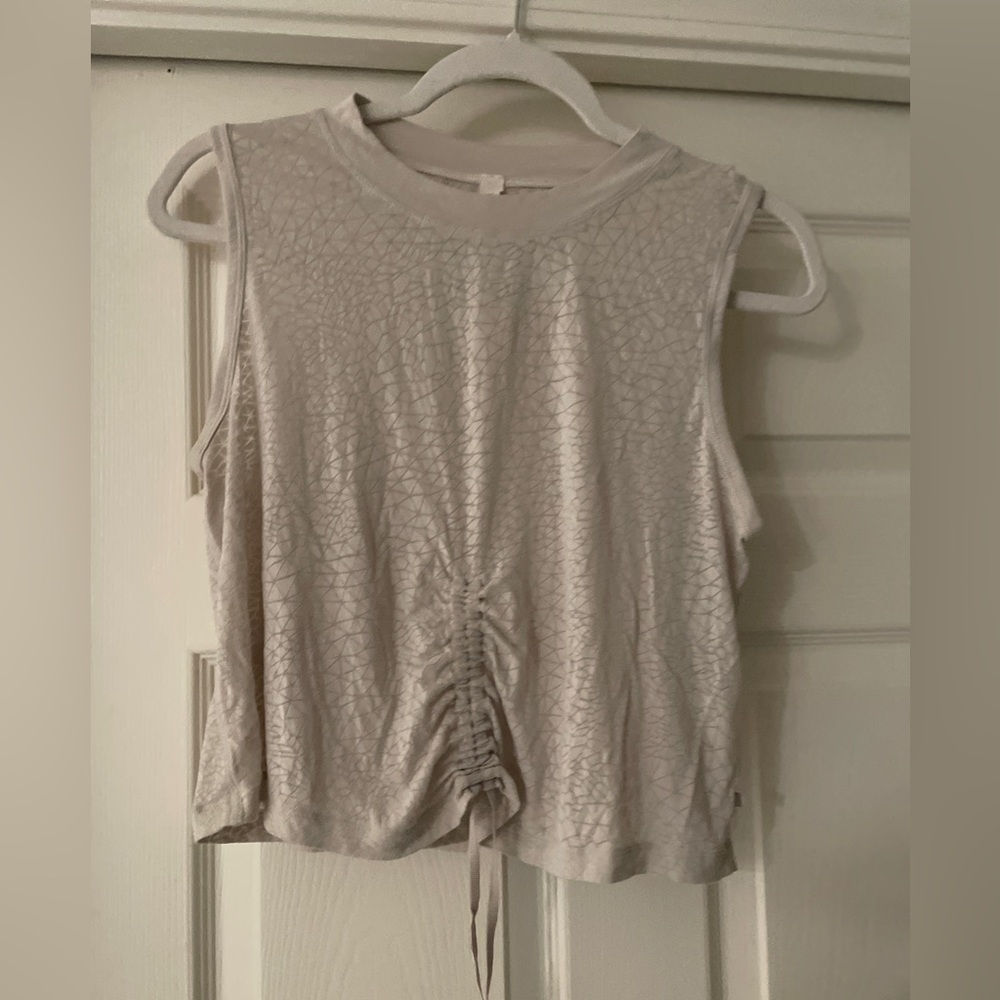 Lululemon Athleta Ruched Front Sleeveless  Crop Tank Top – Light Taupe Size 10